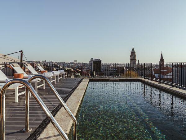 Piscina y solarium Vincci Bonjardim 4* Oporto Piscina y solarium Vincci Bonjardim 4* Oporto